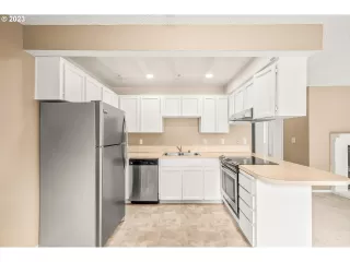 Photo #6: 23208294 Listing