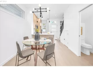 Photo #3: 23208532 Listing