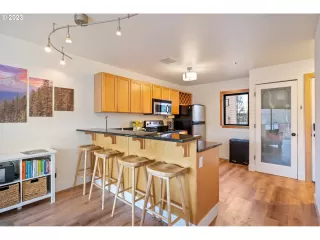 Photo #2: 23208647 Listing