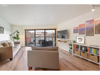 Photo #3: 23208647 Listing