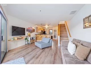 Photo #5: 23208647 Listing