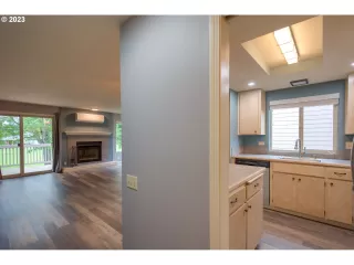 Photo #5: 23208836 Listing 