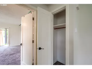 Photo #2: 23209468 Listing