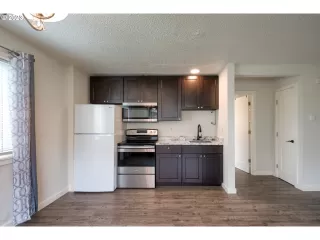 Photo #4: 23209468 Listing