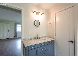 Photo #6: 23209468 Listing