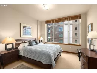 Photo #4: 23210100 Listing