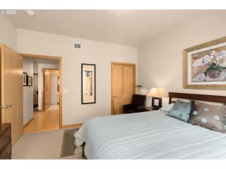 Photo #5: 23210100 Listing