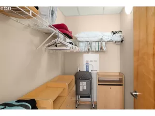 Photo #6: 23210100 Listing