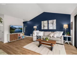 Photo #4: 23210794 Listing