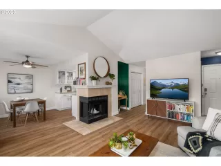 Photo #5: 23210794 Listing