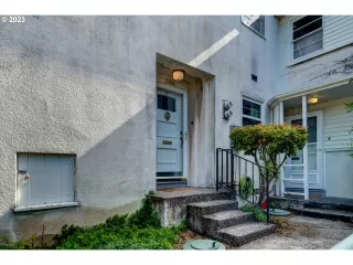 Photo #2: 23210826 Listing