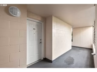 Photo #4: 23210875 Listing