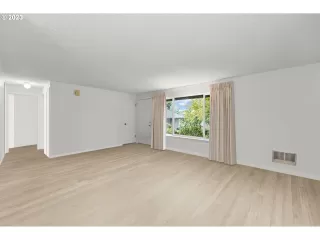 Photo #5: 23211365 Listing