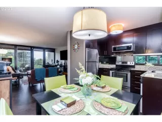 Photo #3: 23211493 Listing