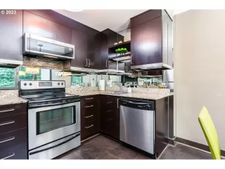 Photo #4: 23211493 Listing