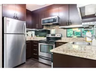 Photo #5: 23211493 Listing