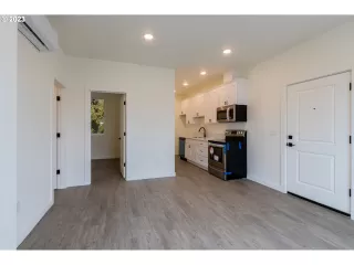 Photo #2: 23212609 Listing