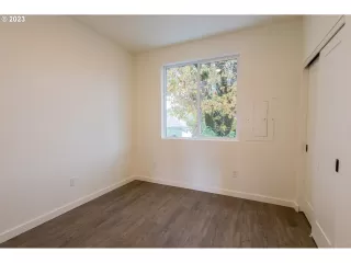 Photo #5: 23212609 Listing