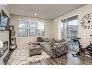 Photo #3: 23213831 Listing