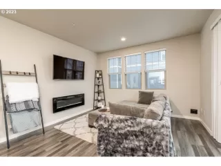 Photo #4: 23213831 Listing