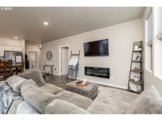 Photo #5: 23213831 Listing