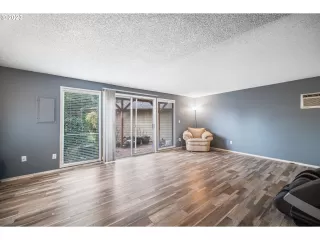 Photo #4: 23214542 Listing