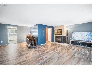 Photo #5: 23214542 Listing