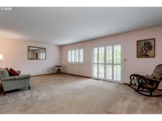 Photo #5: 23217602 Listing