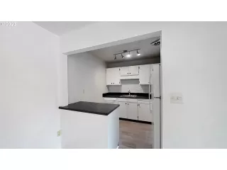 Photo #6: 23218720 Listing