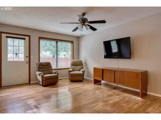 Photo #4: 23222754 Listing