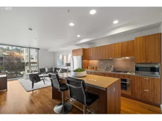 Photo #4: 23222841 Listing