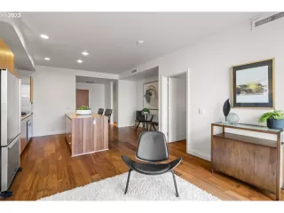 Photo #6: 23222841 Listing