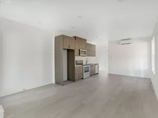 Photo #4: 23223214 Listing