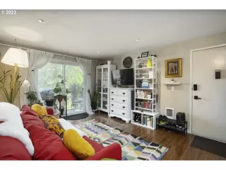 Photo #5: 23223531 Listing