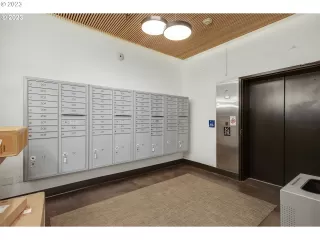 Photo #4: 23223595 Listing