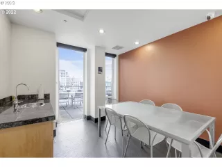 Photo #5: 23223595 Listing