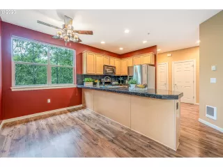 Photo #4: 23224359 Listing