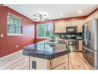 Photo #5: 23224359 Listing