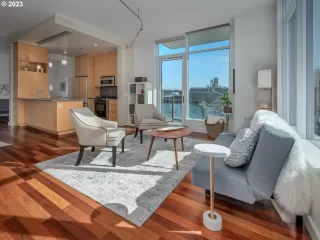 Photo #3: 23224584 Listing