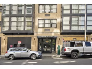 Photo #4: 23225078 Listing