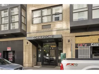 Photo #5: 23225078 Listing