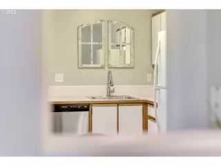 Photo #5: 23225695 Listing