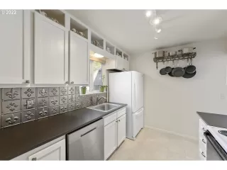 Photo #6: 23230280 Listing 