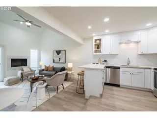 Photo #3: 23231764 Listing