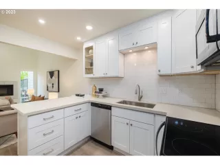 Photo #5: 23231764 Listing