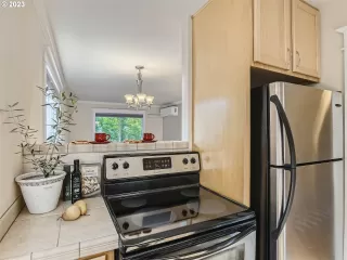 Photo #5: 23233030 Listing
