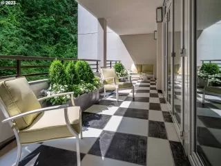 Photo #2: 23233517 Listing