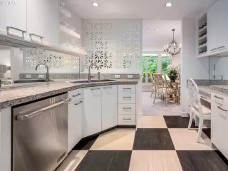 Photo #5: 23233517 Listing