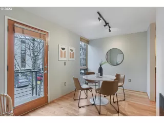 Photo #6: 23233678 Listing