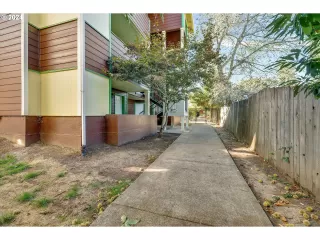 Photo #4: 23235340 Listing 